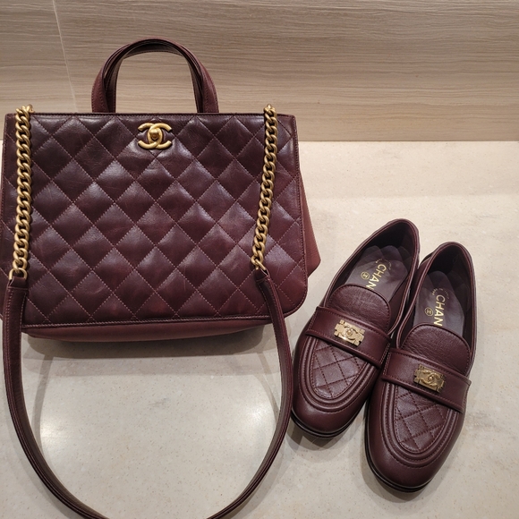 CHANEL Handbags - CHANEL Vintage Burgundy Lambskin Tote